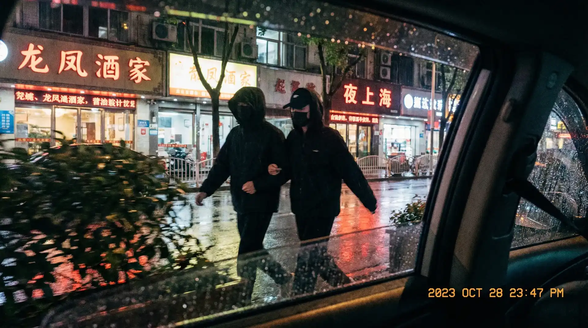 尊龙体育平台 - 顶流明星深夜密会现场抓拍照片